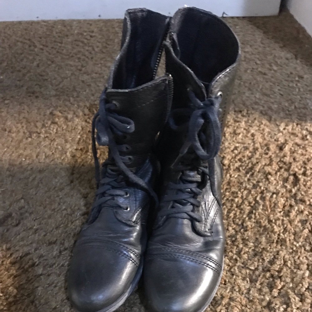 Combat boots